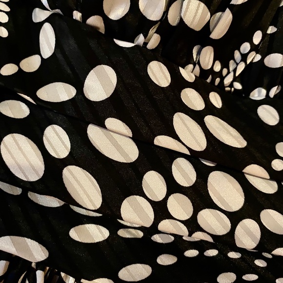 Beautiful silky dress - Picture 6 of 9